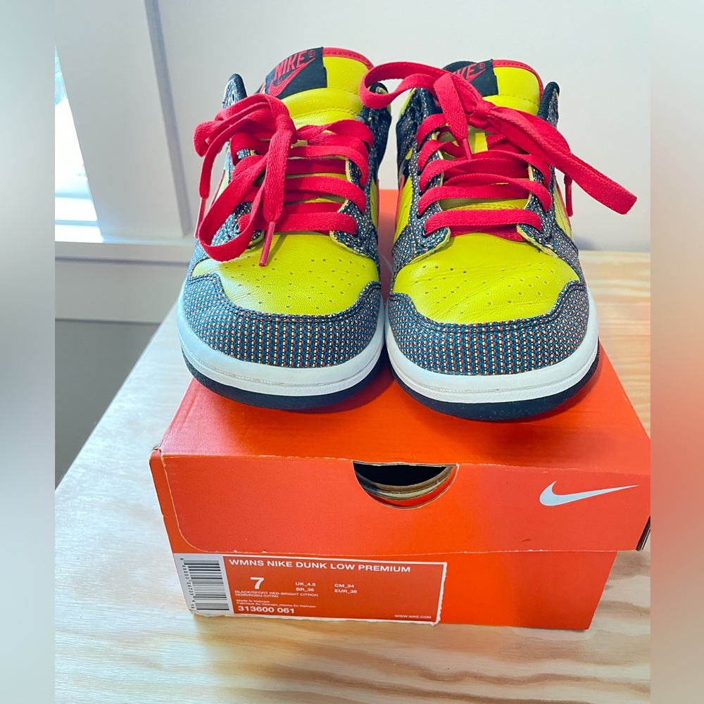 Women’s Nike dunks low premium